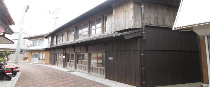 尼忠東店の写真